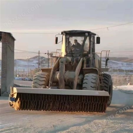 扫雪滚刷清扫器 装载机改装扫雪除雪车
